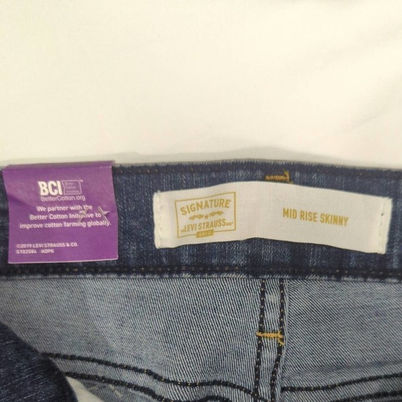 Signature‎ By Levi's Strauss Women's Mid Rise Skinny Med Wash Sz. 27 NWT - Picture 8 of 10